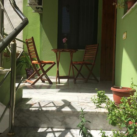 Friends House Acomodação com café da manhã Tirana Exterior foto